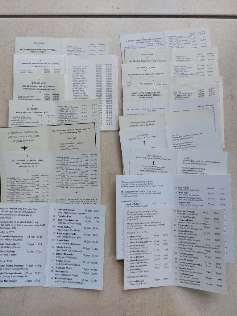 lot gedachtenissen jaargetijden Sint-Lodewijk-Deerlijk, Verzamelen, Bidprentjes en Rouwkaarten, Verzenden