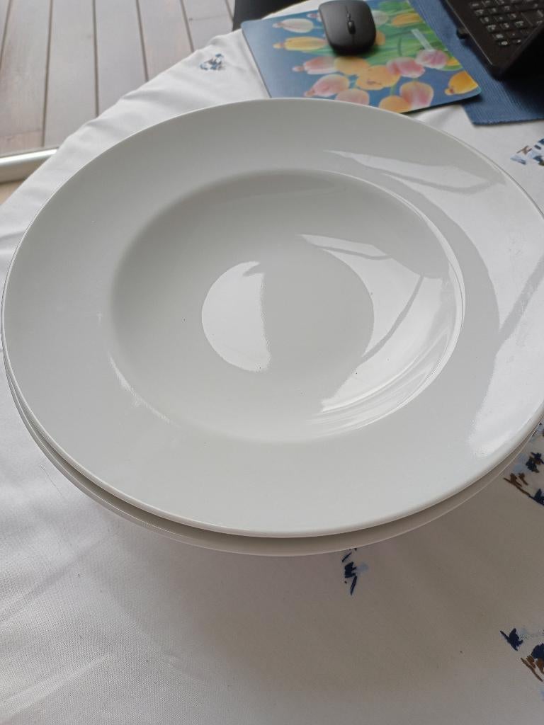 4 diepe porseleinen borden, Huis en Inrichting, Ophalen, Gebruikt, Bord(en), Effen