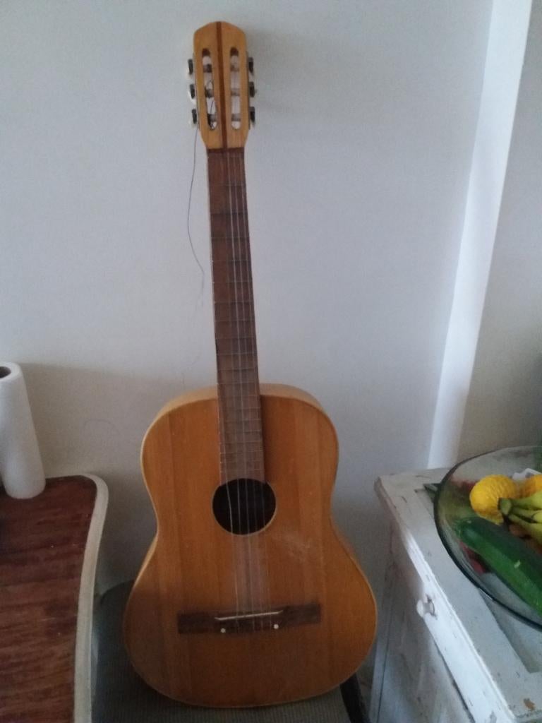 Guitare, Ophalen