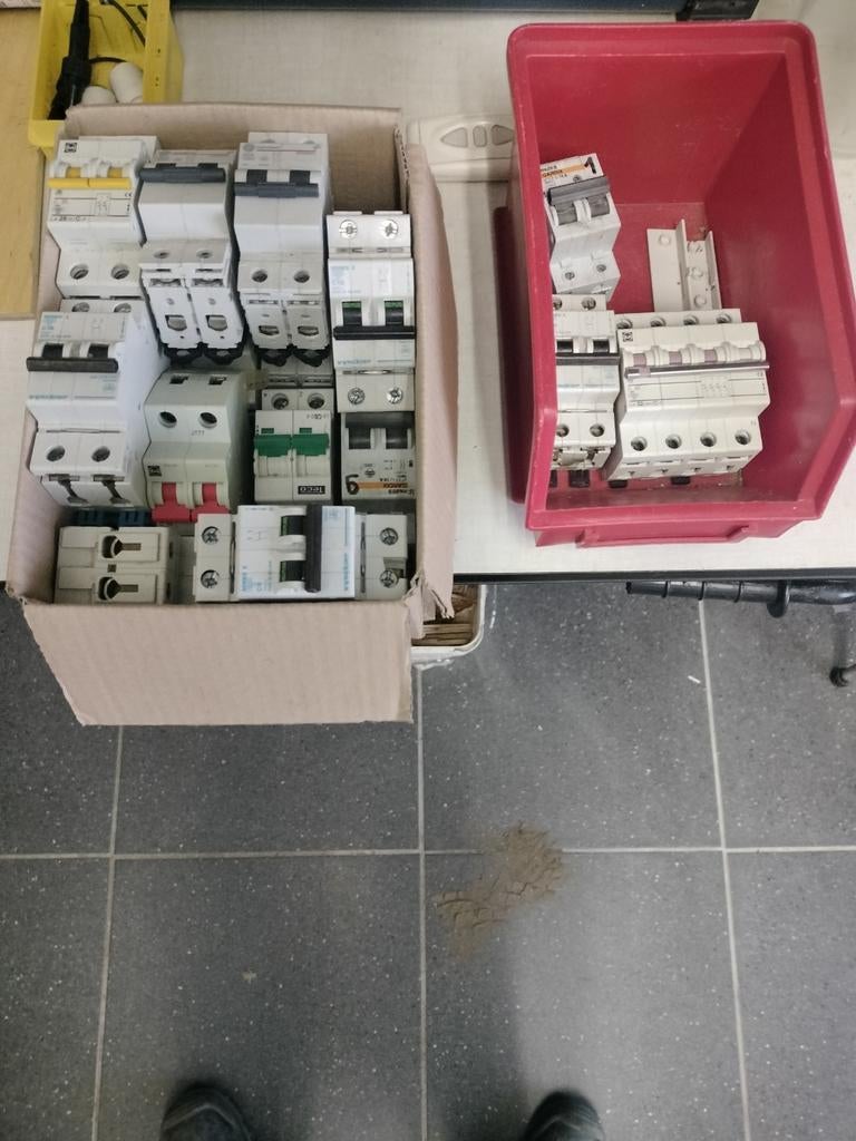 Distributeurs automatiques de toutes sortes, Enlèvement ou Envoi