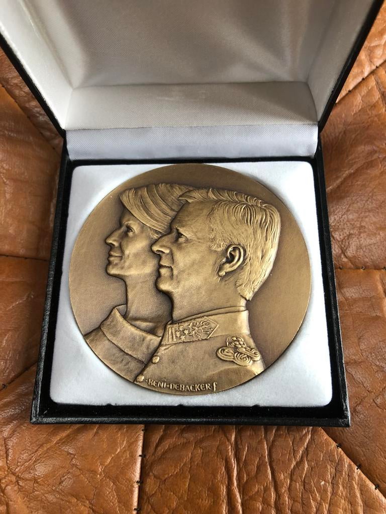 Médaille Mathilde et Philippe, Collections, Enlèvement