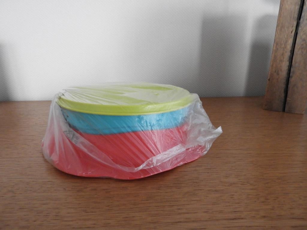 tupperware bord m vast, Huis en Inrichting, Keuken | Tupperware, Ophalen of Verzenden, Nieuw, Blauw, Overige typen