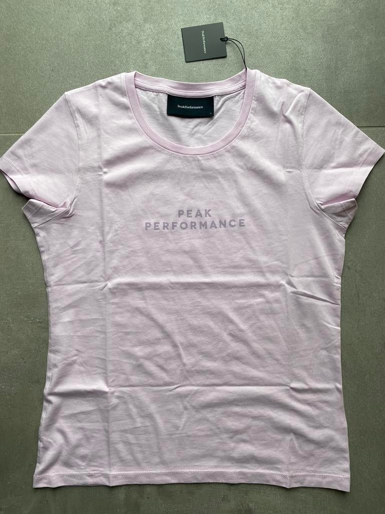 Peak Performance - Lila T-shirt. Maat S. Nieuw, Sport en Fitness, Ophalen of Verzenden, Nieuw, Kleding