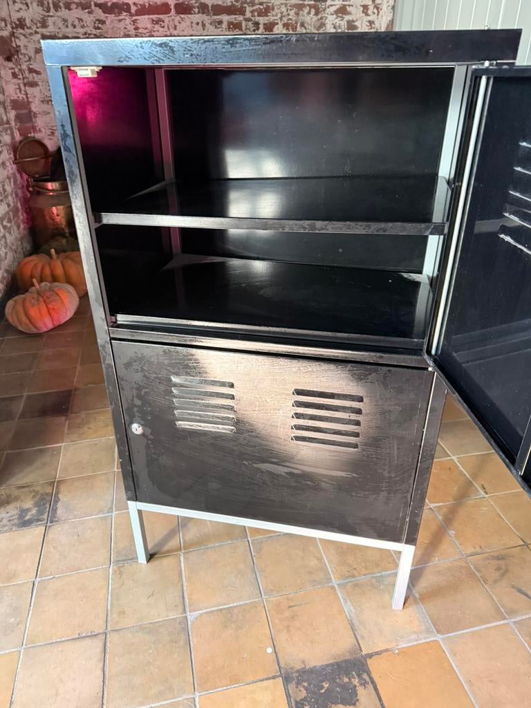 zwarte metalen kast (en), Ophalen, Gebruikt, Authentiek