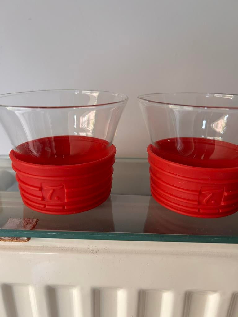 2 verres avec protection rouge Special T de Nestlé, Enlèvement, Neuf, Autres types