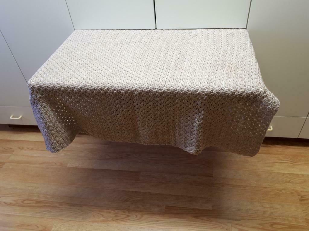 Klein lichtbruin gehaakt dekentje 78 cm x 106 cm, Ophalen of Verzenden, Zo goed als nieuw