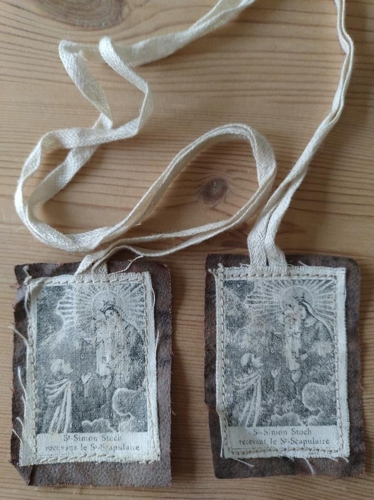 Religieuze hanger, in stof, gewijd, bruine scapulier, Ophalen