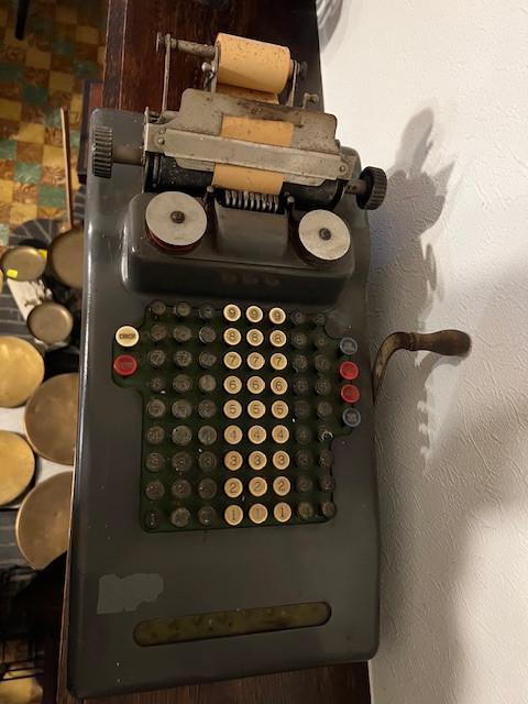 Ancienne calculatrice mécanique Victor, Enlèvement