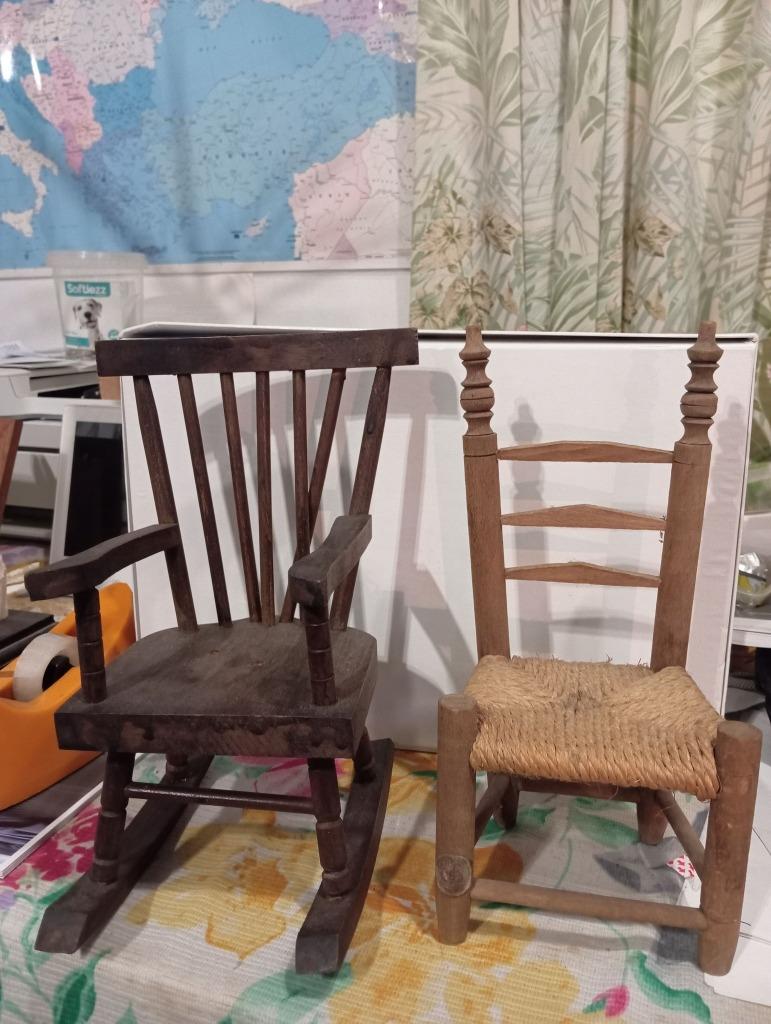 2 miniatuur stoeltjes, Envoi, Comme neuf
