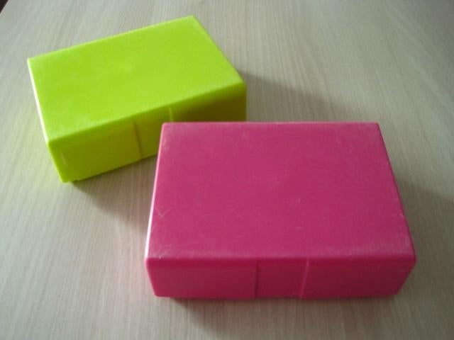 Brooddoos roze of brooddoos geel 12 x 16 cm, Diversen, Schoolbenodigdheden, Ophalen of Verzenden, Gebruikt