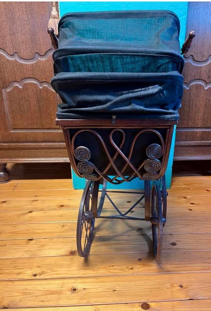 kleine antieken kinderwagen, Ophalen of Verzenden, Zo goed als nieuw