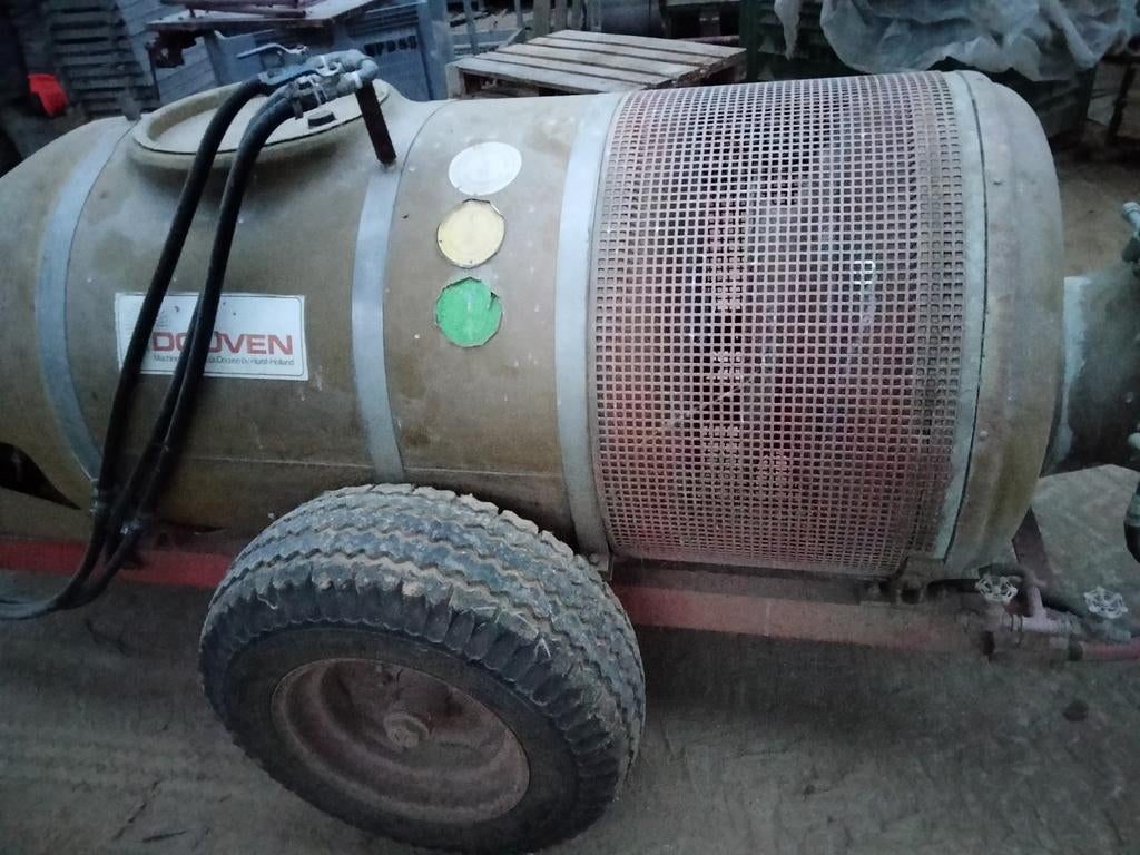 Spuitmachine dove 600l weg omwille van geen gebruik meer g, Ophalen