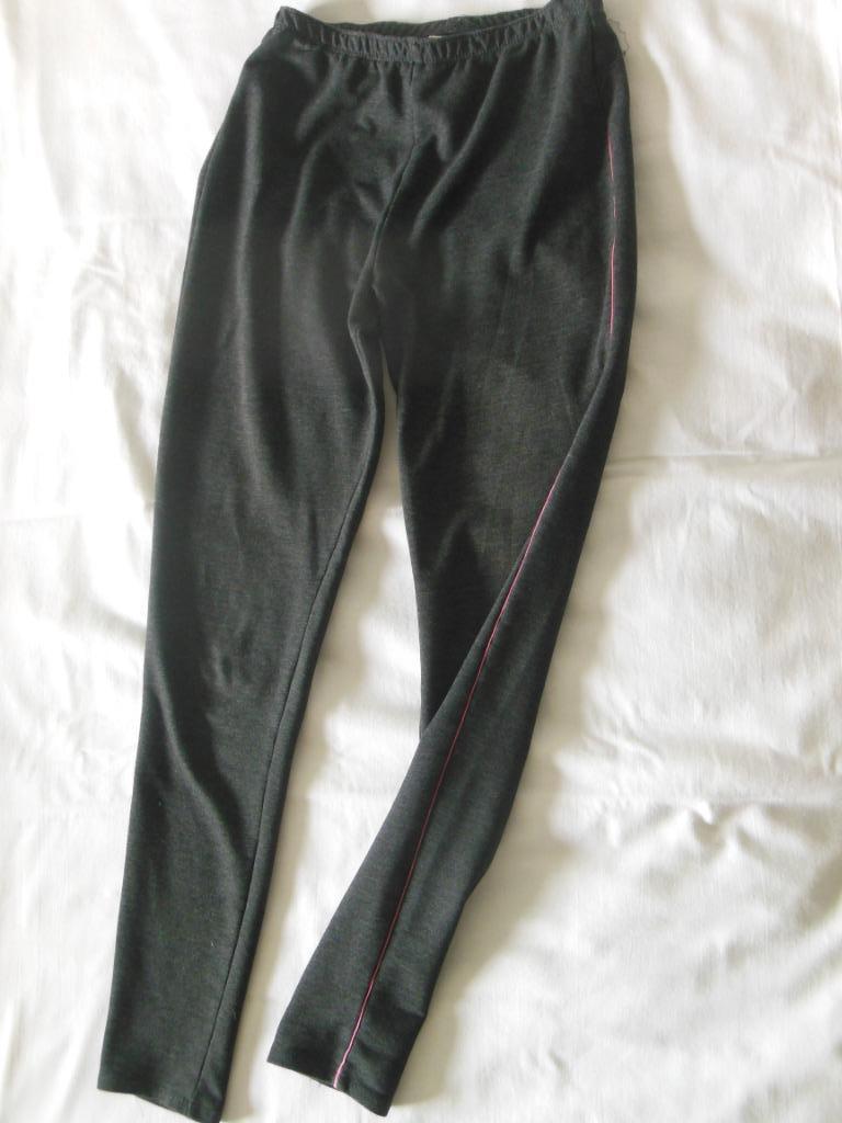 Trainingsbroek grijs met roze streepje - 14/15 jr (164), Gebruikt, Meisje, Sport- of Zwemkleding, Decathlon