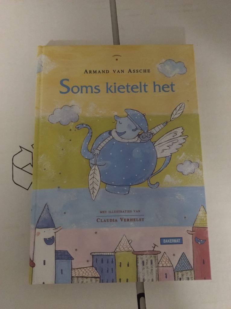 Armand van Assche - Soms kietelt het, Ophalen of Verzenden, Zo goed als nieuw