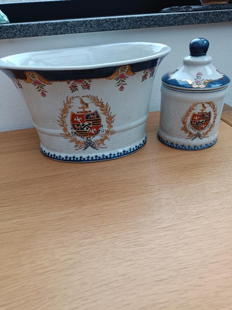 Verzamelitem  is een stuk antiek aardewerk of porselein., Ophalen of Verzenden