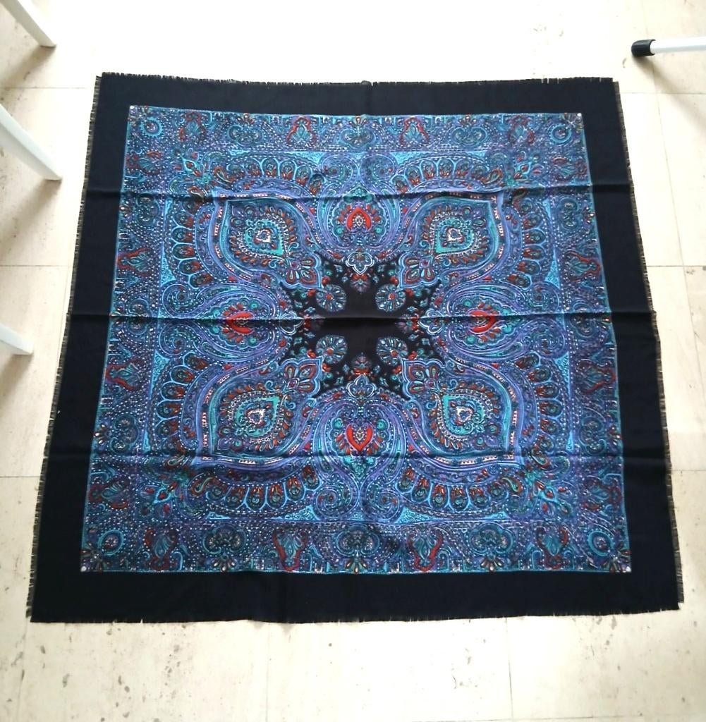 Grand foulard neuf en polyester, Kleding | Dames, Ophalen of Verzenden, Zo goed als nieuw