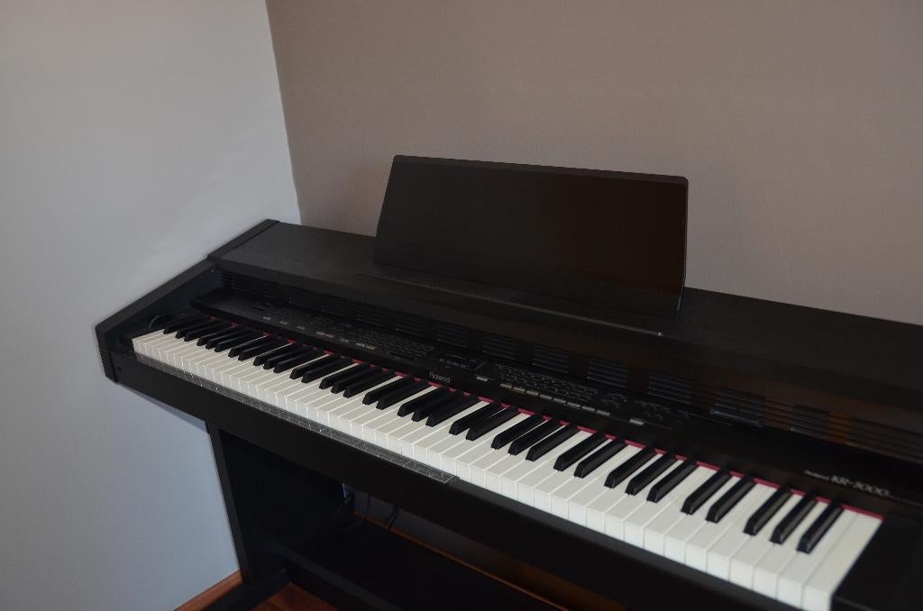 Digitale piano Roland KR3000, Muziek en Instrumenten, Piano's, Ophalen, Zwart, Digitaal, Zo goed als nieuw