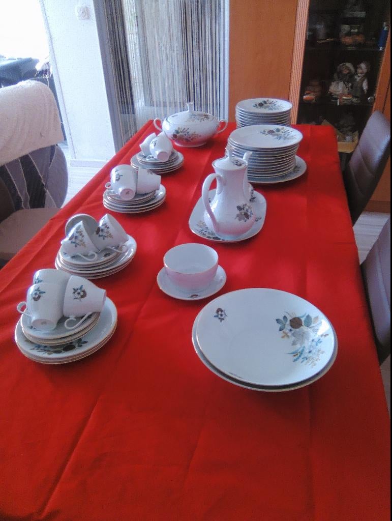 Service vaisselle en porcelaine plus 60 année, 48 pièces, Enlèvement