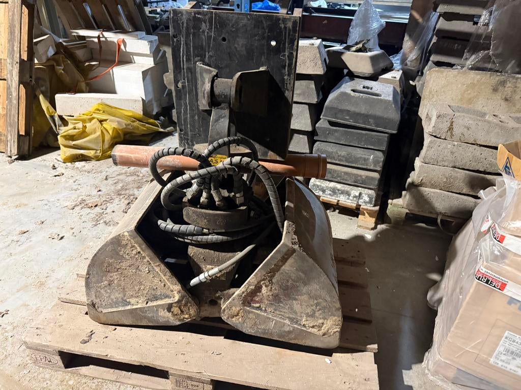 Kinshofer funderingsgrijper, Ophalen, Graafmachine
