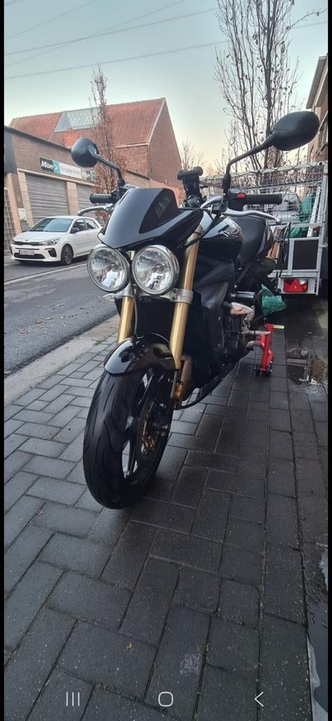 Moto Triumph street triple 675