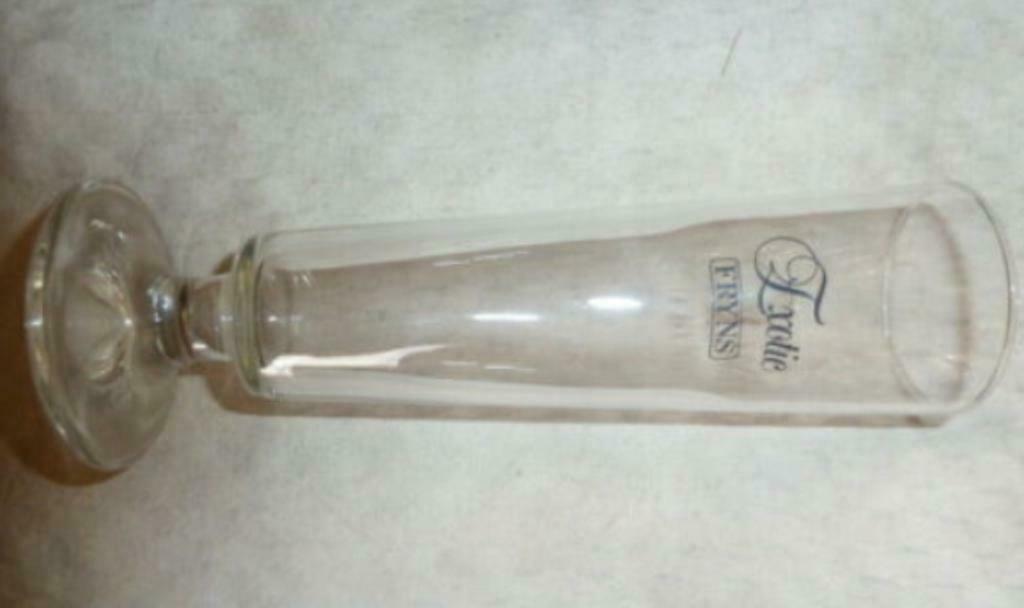 #E glas FRYNS EXOTIC ( Hasseltse Vruchtenjenever ), Verzamelen, Glas en Drinkglazen, Nieuw, Overige typen, Ophalen of Verzenden