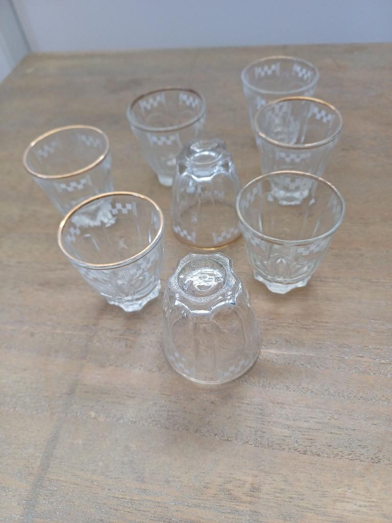 8 verres à liqueur vintage, Antiek en Kunst, Ophalen