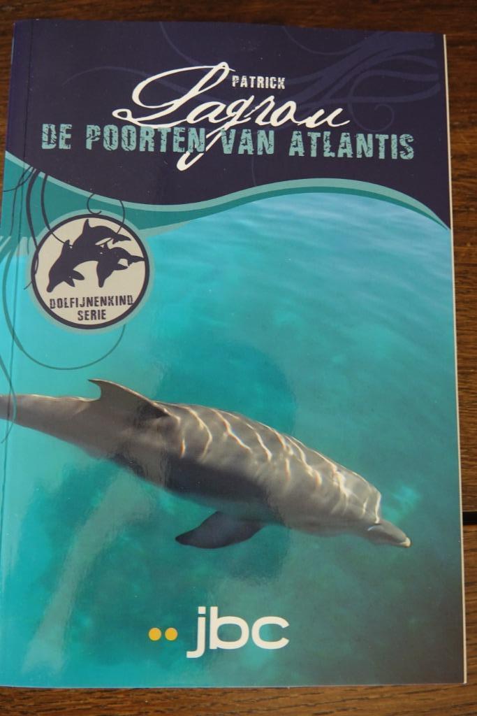 Leesboek : De poorten van Atlantis , dolfijnenkind serie, Ophalen of Verzenden, Zo goed als nieuw, Patrick Lagrou, Fictie