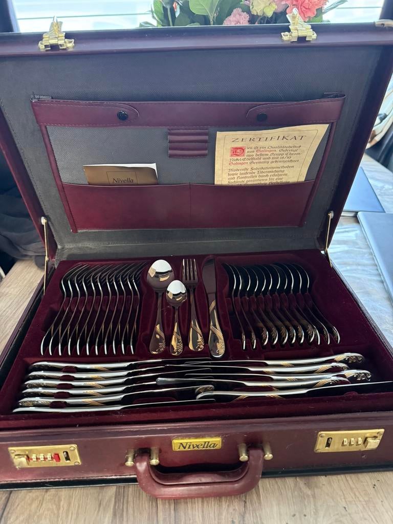 Nivella bestekkoffer, Ophalen, Zo goed als nieuw, Bestekset