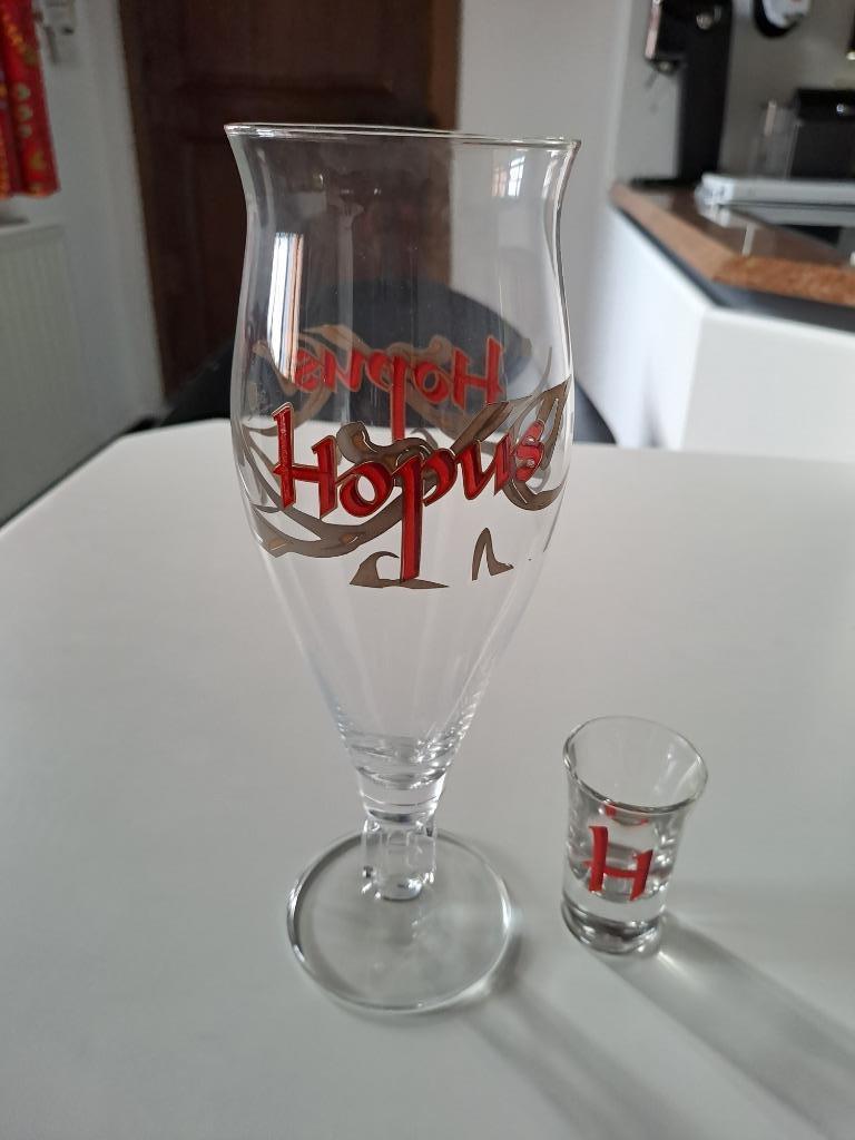 Hopus glas met bijhorend klein glaasje (2 stuks beschikbaar), Enlèvement ou Envoi, Comme neuf, Verre à bière