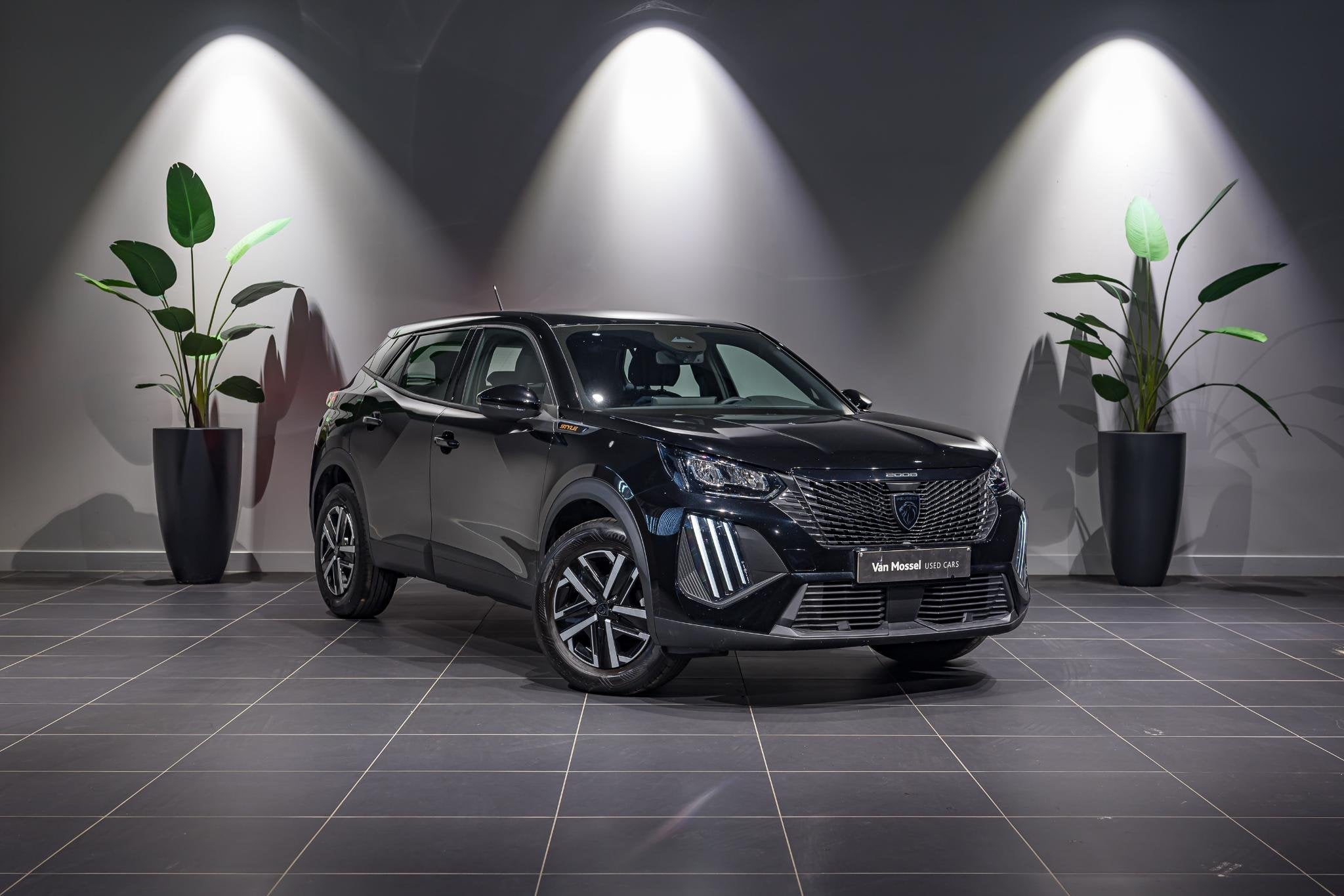 Peugeot 2008 1.2 Puretech 96kW S&S EAT8 Style FACELIFT | CAR, Auto's, Stof, Gebruikt, Zwart, 1338 kg