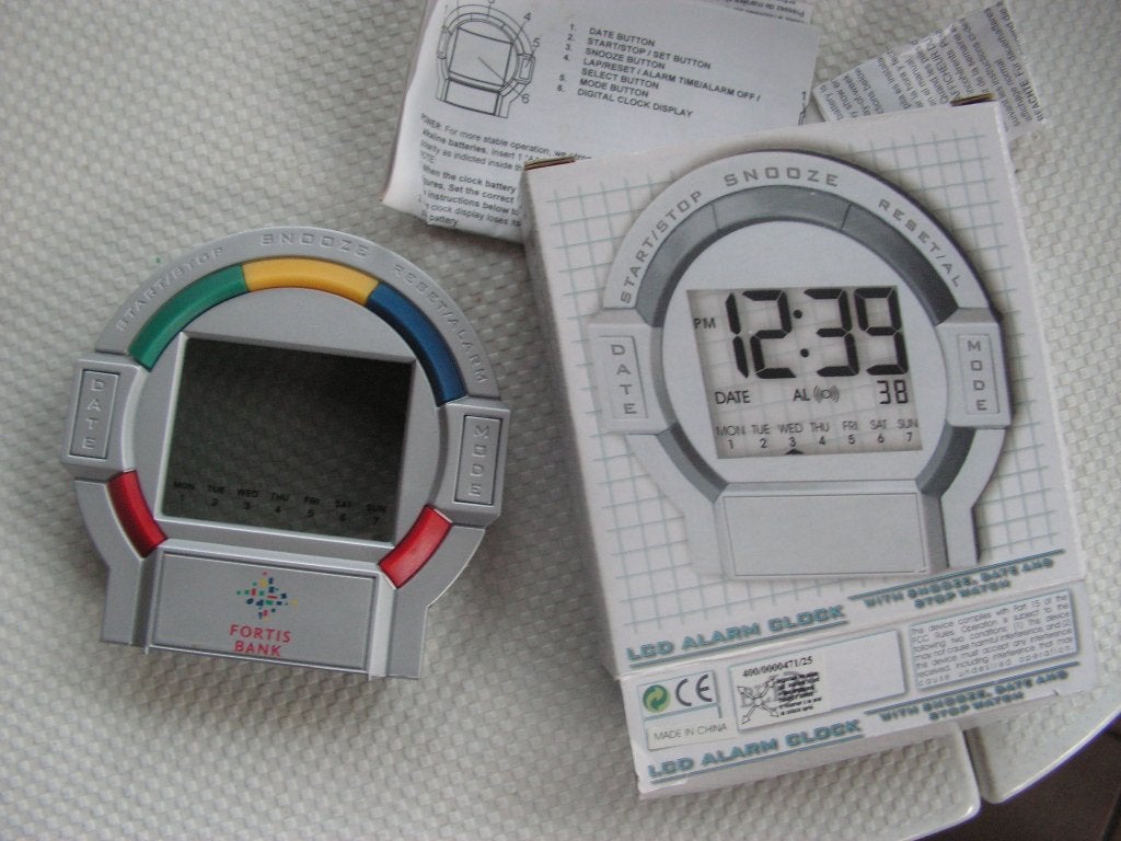 Klein LCD klokje Fortis., Overige typen, Nieuw, Ophalen of Verzenden, Zilver