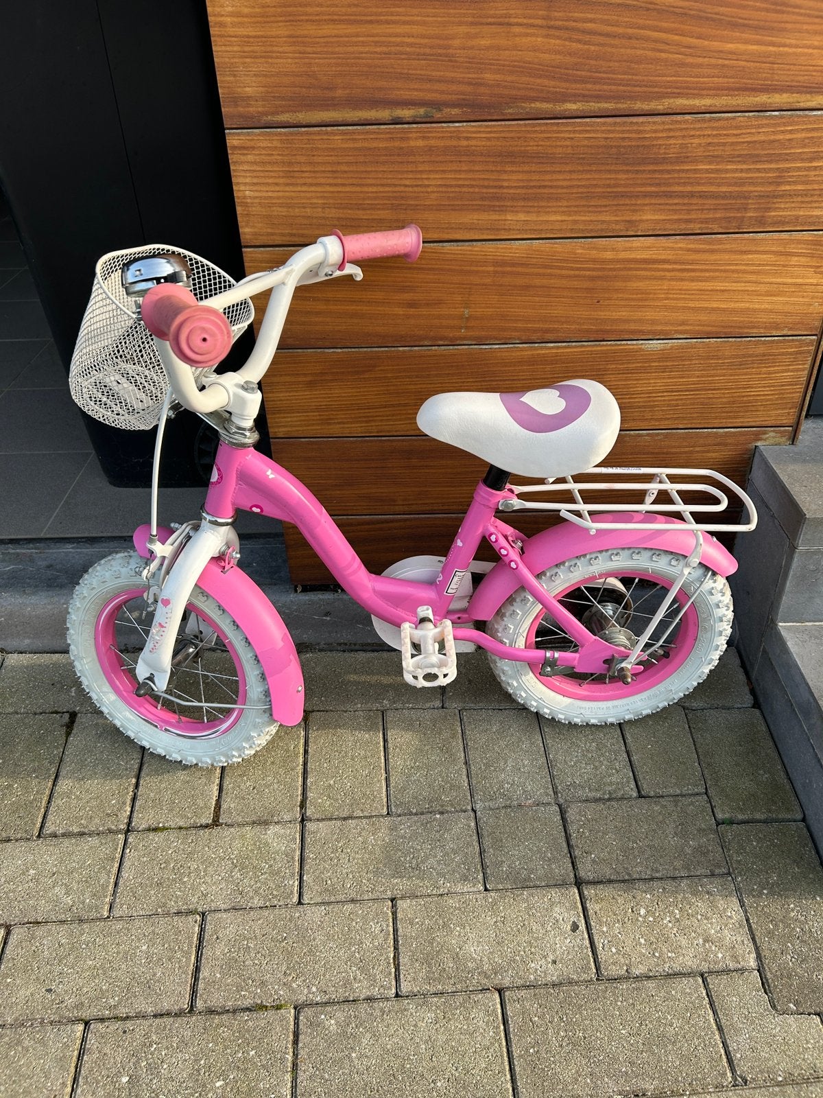 Meisjesfiets 12 inch inclusief zijwieltjes, Fietsen en Brommers, Fietsen | Kinderfietsjes, Ophalen, Zo goed als nieuw, Zijwieltjes