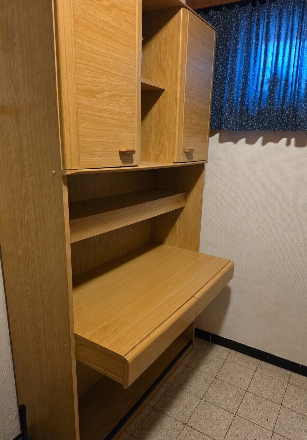 Bureau met kastruimte, gratis af te halen, Ophalen