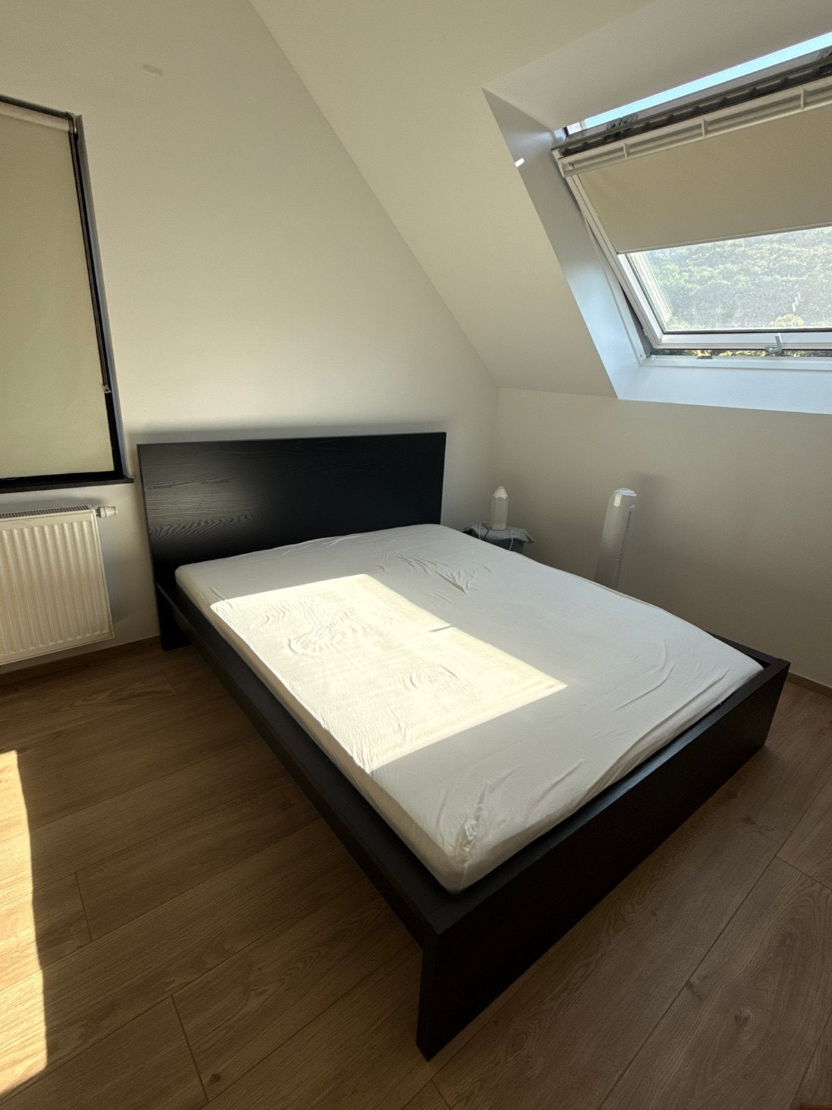 Lit IKEA MALM 160x200 noir-brun, matelas, tiroir, Enlèvement, Comme neuf, Brun