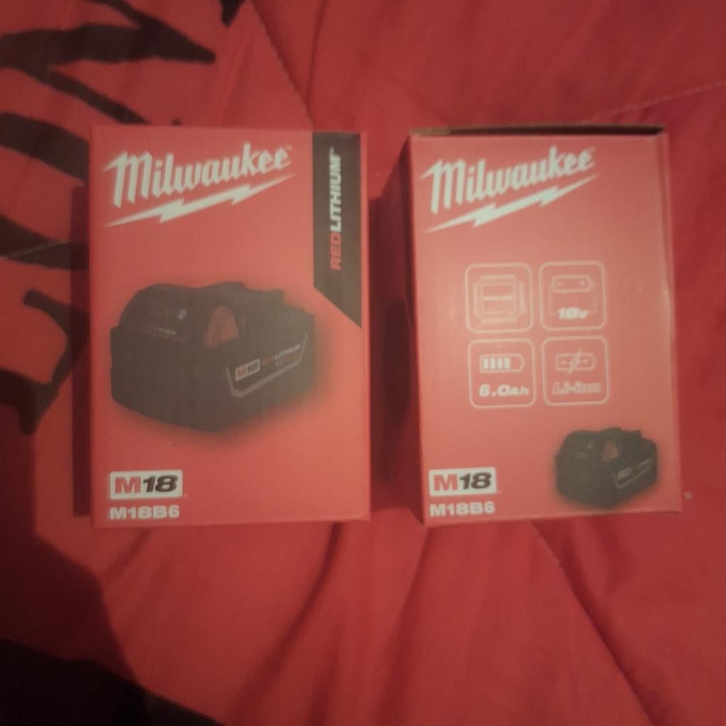 2 Milwaukee M18 6AH-batterijen