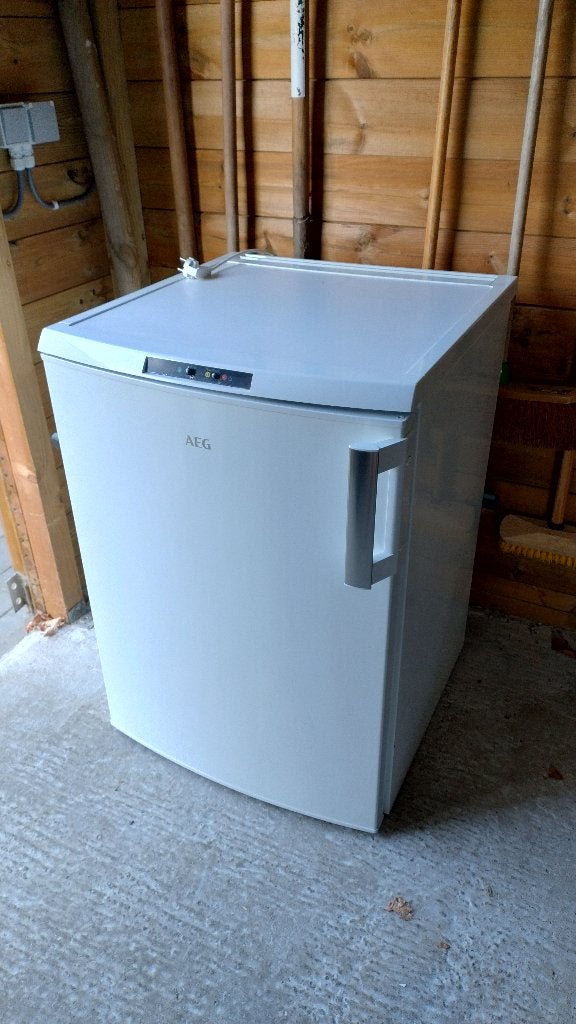 Diepvries AEG ATB81121AW, Elektronische apparatuur, Vriezers en Diepvrieskisten, Gebruikt, Minder dan 60 cm, Vrijstaand, Ophalen