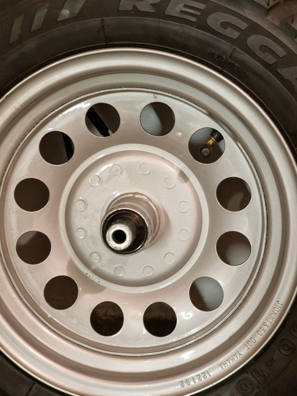 Banden voor Yamaha of booster, Motoren, Ophalen, Nieuw