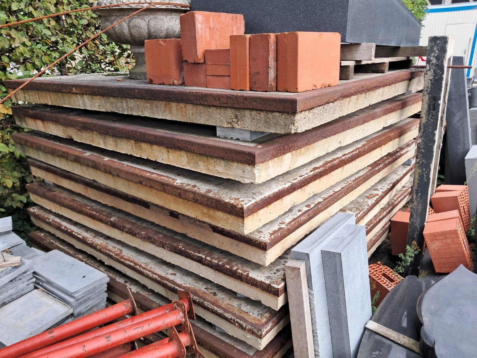 betonnen rijplaten 16 x 200x200x12 cm, Ophalen