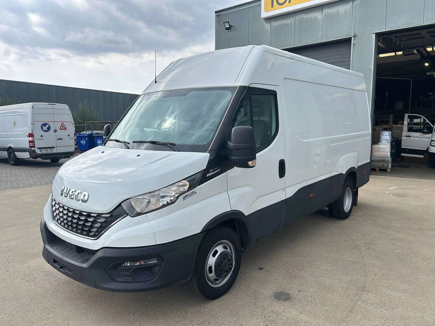 Iveco Daily 35C14V 2.3 Turbo VGT Hi-Matic DUBBELE BAND 3500, 100 kW, Achat, Entreprise, 5 portes