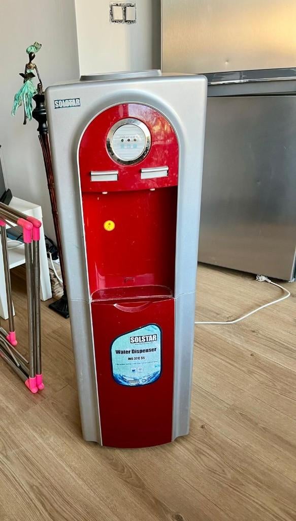 Distributeur électrique d'eau froide et chaude, Enlèvement, Utilisé, Autoportant