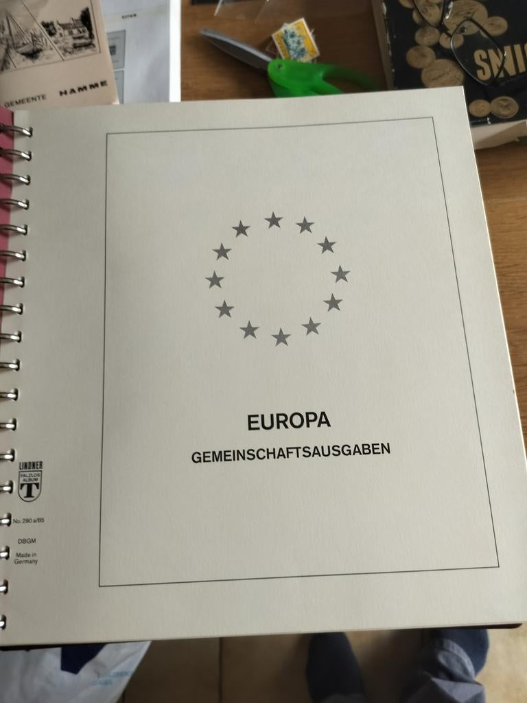 Vier postzegel albums Europa 1956 tot en met 1991 Lindner, Postzegels en Munten, Verzenden