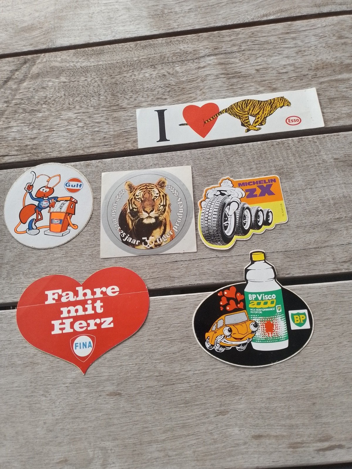 Lot stickers  benzine, banden, Ophalen of Verzenden