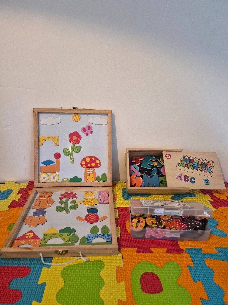 Lot de jouets en bois éducatifs - Tableau & Magnets !, Enlèvement ou Envoi, Comme neuf, Construction