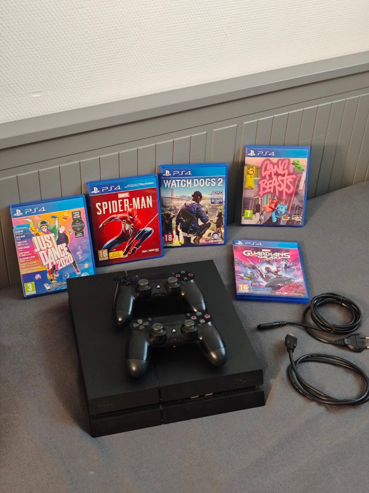 PS4 1 TB + 2 controllers + games, Games en Spelcomputers, Spelcomputers | Sony PlayStation 4, Gebruikt, Original, 1 TB, Met 2 controllers