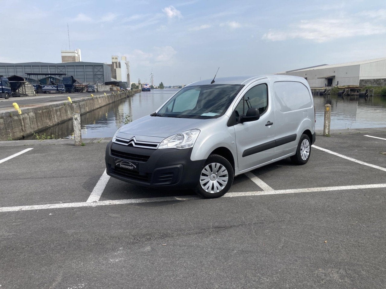 Citroën Berlingo (année de construction 2018), Argent ou Gris, Achat, Euro 6, Entreprise