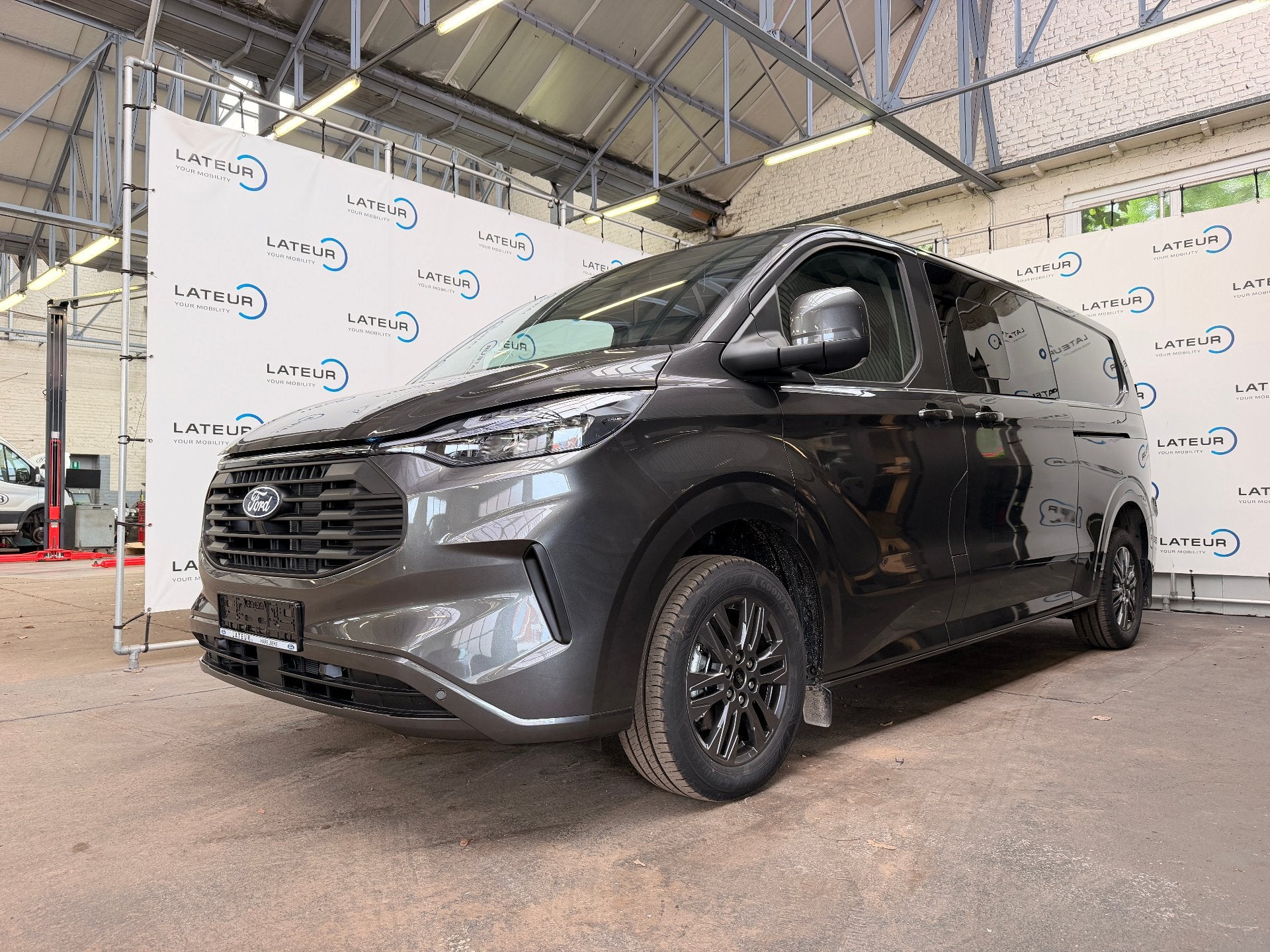 Ford Transit Custom Multi-Use Limited 320L 2.0TD 170Pk / 125, Automaat, Stof, Gebruikt, Overige kleuren