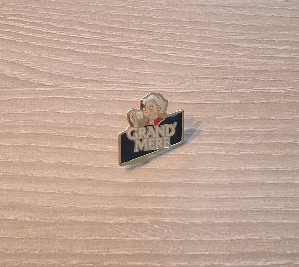 PIN - GRAND MÈRE - KOFFIE - CAFÉ - COFFEE, Verzenden, Gebruikt, Merk, Speldje of Pin