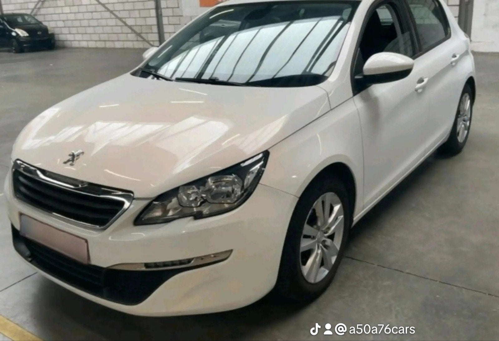 Peugeot 308 1.2 benzine euro6b Eerste eigenaar, Voorwielaandrijving, Dealer onderhouden, Euro 6, Wit