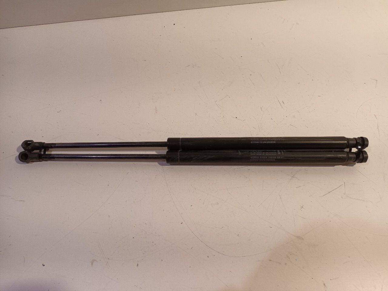 Gasdrukveerset achter Fiat 500, Onderdelen@venauto.nl, Van der Ven Autorecycling B.V., Ettenseweg 76, 4706 PB Roosendaal, The Netherlands