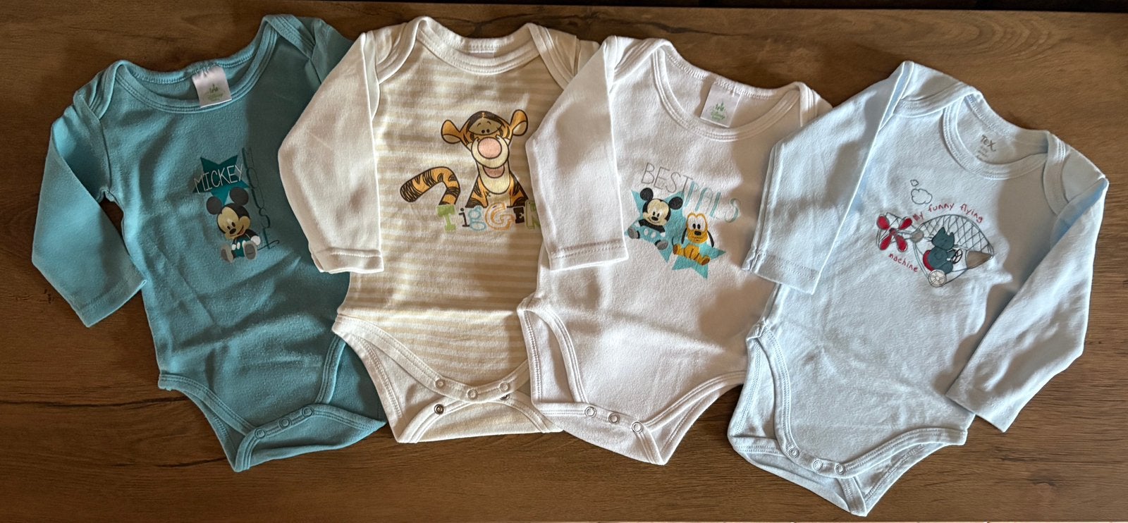 Lot de 4 bodies - 6 mois - 6€, Enlèvement ou Envoi, Utilisé, Garçon, Vêtements de nuit ou Sous-vêtements